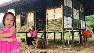 Single mother completed construction of bamboo house. cook chicken to celebrate the new house