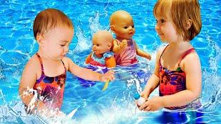 Gioca in piscina con la bambina Bianca Gli episodi più belli con giochi in acqua. Video per bambini