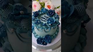 Vanilla cake adorned with blue buttercream floral decorations.🩵 #cakedecorating #vanillacake #cake