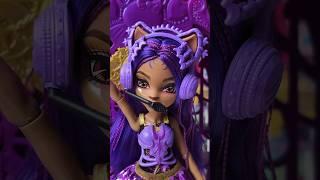 She is so COOL  #monsterhigh #monstermysteries #skulltimatesecrets #dollunboxing #dolls #clawdeen