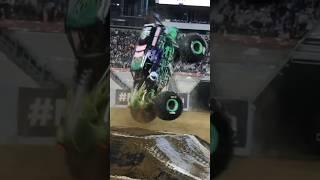 Grave Digger BACKFLIP #monsterjam #monstertrucks #fullsend #wheelie #motorsport #shorts