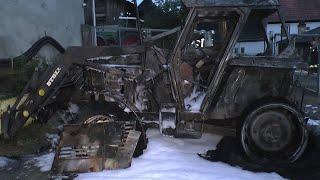 Traktor in Vollbrand - Feuerwehr verhindert größeren Schaden