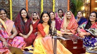 पटना के घाट पर छठ गीत मैथिली ठाकुर