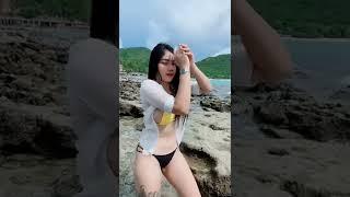 Goyang Sexi di Pantai