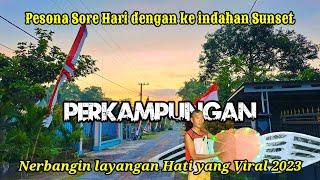 Perkampungan sore hari  Menikmati keindaham sunset sambil nerbangi layangan hati yang viral 2023