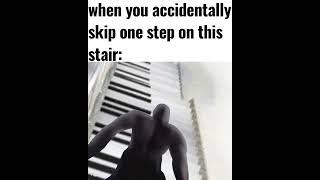 Kratos falling on piano stairs