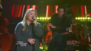Kelly Clarkson Sings La Bamba by Richie Valens Live April 202023 HD 1080p