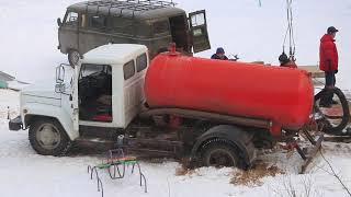 Грузовик ГАЗ-3309 КО-503В застрял в песке  Russian cesspool truck GAZ-3309 KO-503V stuck in sand