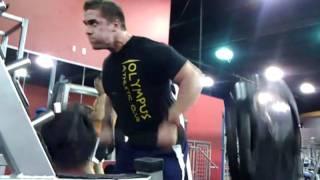 Aaron Heidebreicht trains back and biceps