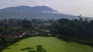 Suasana Pedesaan Cikajang Sejuk Di Kaki Gunung Papandayan. Dataran Terdingin di Garut Jawa Barat