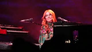 Tori Amos - Girl @ Kings Theater Brooklyn1 NYC 2022