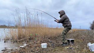 ЛОВЛЯ МИРНОЙ РЫБЫ НА ПРОСТЫЕ ДОНКИ В ЯНВАРЕ. Рыбалка в Астрахани по открытой воде.