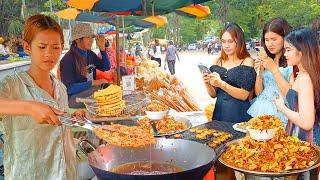 MUST TRY Street Food in Cambodia Crispy Shrimp Noodle Soup Crab Squid & More - Market Show