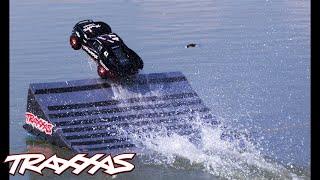 Slash 4X4 Hydroplane Jump On Water