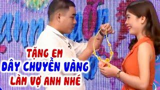 Chàng trai MANG VÀNG khủng lồ ra tặng bạn gái VỒ VẬP HẸN HÒ khiến MC Quyền Linh CƯỜI BỂ BỤNG QUÁ ĐÃ