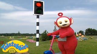 Po STOPS at a Red Light  Teletubbies For Kids