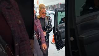 Mary J. Blige wears a leather motorcycle jacket in NYC #maryjblige