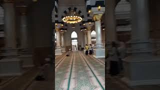 Masuk masjid Ar-Rohman Blitar serasa masuk masjid Nabawi.