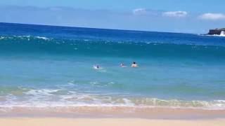 Big Waves at Hulopoe Bay in Lanai