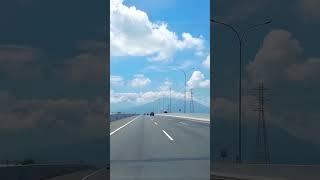 Pemandangan Gunung di Jalan Tol Sangat Indah #shorts #jalantol #viewgunung #shortfeed #shortvideo