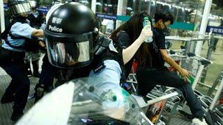 Hongkonger Flughafen nach gewaltsamen Protesten wieder offen