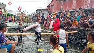 Lomba pukul bantal diatas sungai versi emak emak