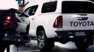 HiLux The Making Of Unbreakable - Towing
