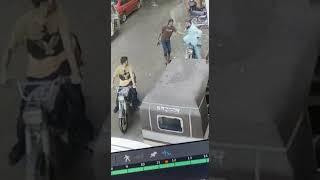 Dakeit pakra gaya #shortsvideo #robbers #streetcrime #karachi #robbery #viral #daku