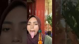 Tiktok Jilbab buka botol pake lidah hot banget