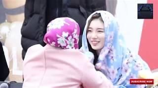 ARTIS KOREA INI DIKASIH JILBAB OLEH FANSNYA