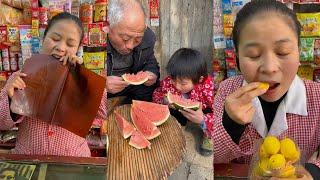 The childhood canteen in memory 記憶に残る子供時代の食堂 아이들을 위한 포장마차