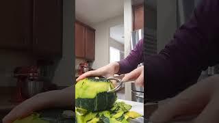Peeling kabocha squash with vegetable peeler ASMR. So satisfying.
