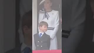 Prince William and Prince Louis dance the same