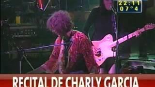 NicoLovi Lebon tocando en el aguante Con este Gran Musico que es Charly García 1998.