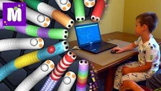 Первый lets play Макса в Slither.io Играем в Червяков Летсплей Макс и Катя и папа зависли