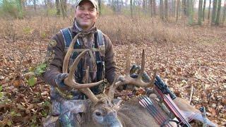 CNTV-Monster 8 Point Buck With a Crossbow