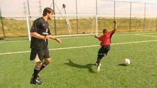 Ruud van Nistelrooy Teaches 12 Year Old Danny Welbeck The Rollercoaster Skill In 2003