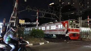 Railways Crossing Indonesia Palang Kereta Api Duren Kalibata BUS HINO Mercedes Benz
