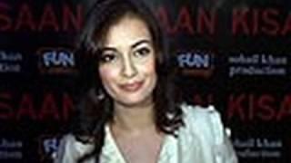 Gorgeous Dia Mirza sizzles at Kisaan Premiere