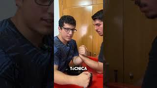 Que opináis de esta técnica?...#pulsoscallejeros #armwrestling #luchadebrazos #calistenia #deporte