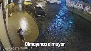 NTV  Buz tutmuş yolda yayaların çabaları komik görüntüler  ortaya çıkardı