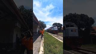 Railfans Menyambut KA Joglosemarkerto di ex Stasiun Banjaran