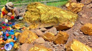 See how I found a $ 5000000 gold treasure by digging in the ground under a rock.