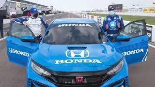 JIMMIE JOHNSON AND ALEX PALOU IN THE HONDA CIVIC TYPE-R PACE CAR