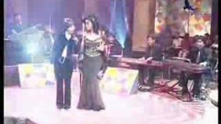 Trie Utami & Vina Panduwinata - Sungguh