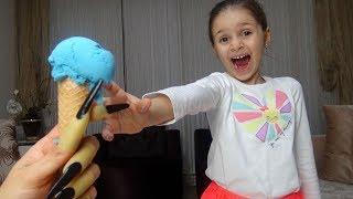 Şakacı Dondurmacı Linaya Kinetik Kumlu Dondurma Verdi  Ice Cream Videos Funny Kids Video