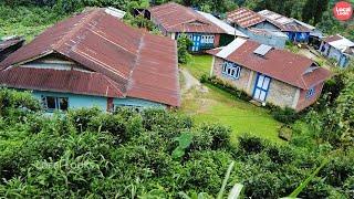 Shortly after Rain Visiting a Showered Village Equipped with Beautiful Nature