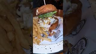 The BEST BURGER I’ve ever had  #colombia #burger #foodshorts #asmrsounds #mukbang #eatingshow