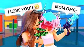 I PLAYED MM2 WITH MY MOM FUNNY MOMENTS