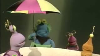 Classic Sesame Street - Twiddlebugs and the Beach Umbrella slow